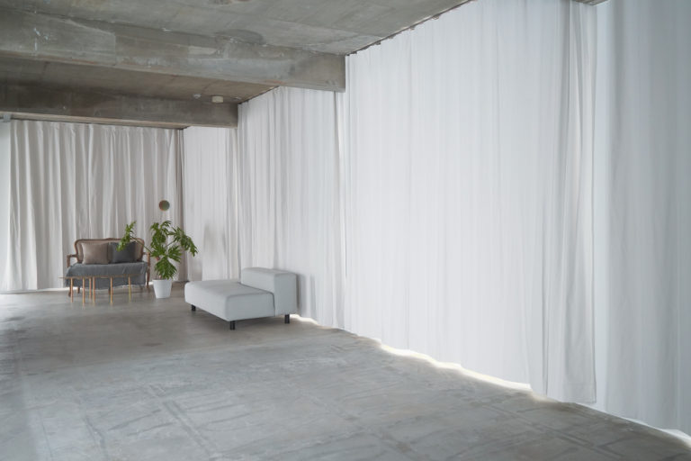 スタジオ3階 遮光カーテン