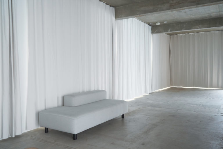 スタジオ3階 遮光カーテン